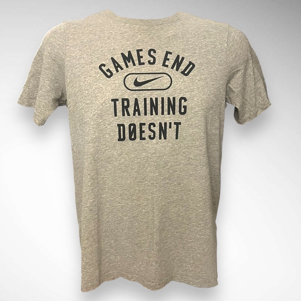 NIKE Kids The Nike Tee Gray Games End Training Doesn't Short‎ Sleeve T-Shirt EUC